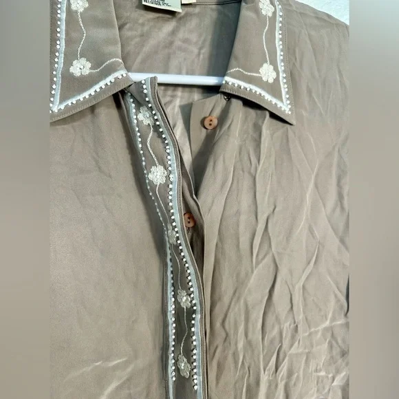 BLUE ICE Vintage long sleeve 100% silk top. Size 10p - Picture 3 of 5